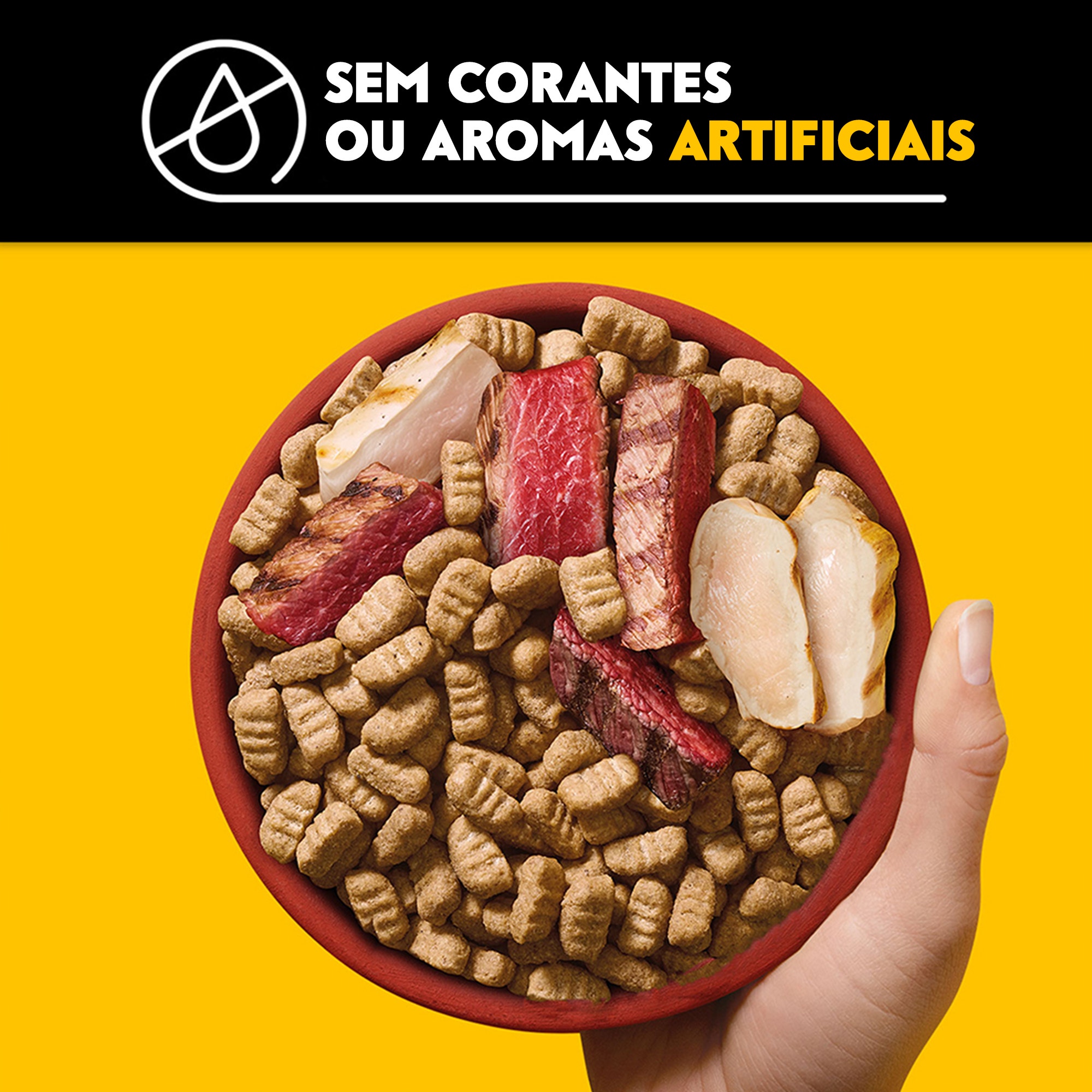 Ração High Protein com pedaços de carne e frango simulando + 28% de proteínas. Informação de Sem Corantes ou Aromas Artificiais.